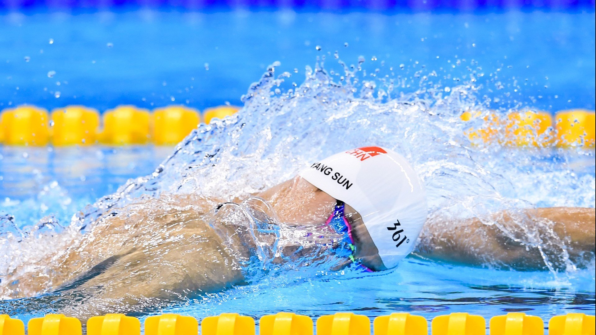 阿丽丝·达马托在体操平衡木项目中夺金